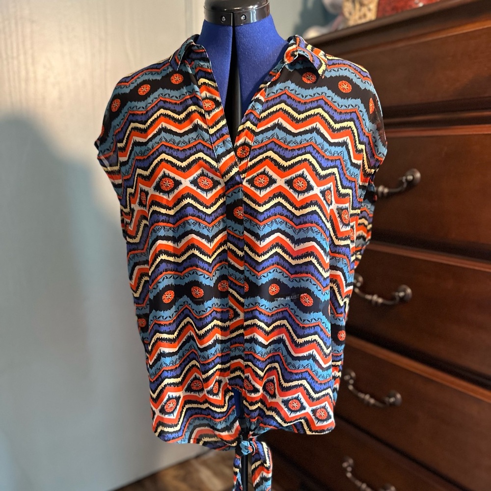 Black Rain sleeveless sheer print top with tie on bottom front, L, EUC